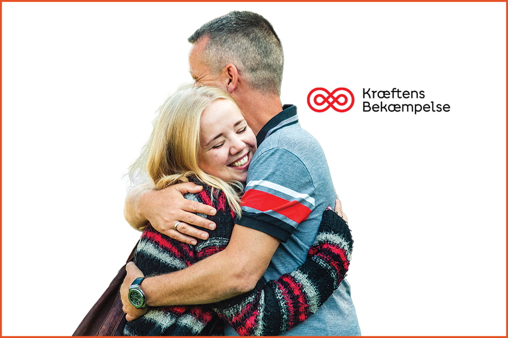 Far og datter krammer