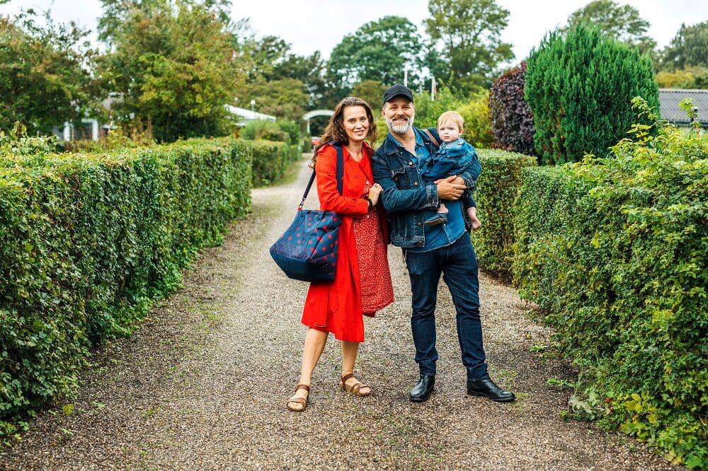 Familie på vej på ferie