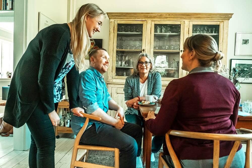 familie hygger sig fordi de har tjm forsikring