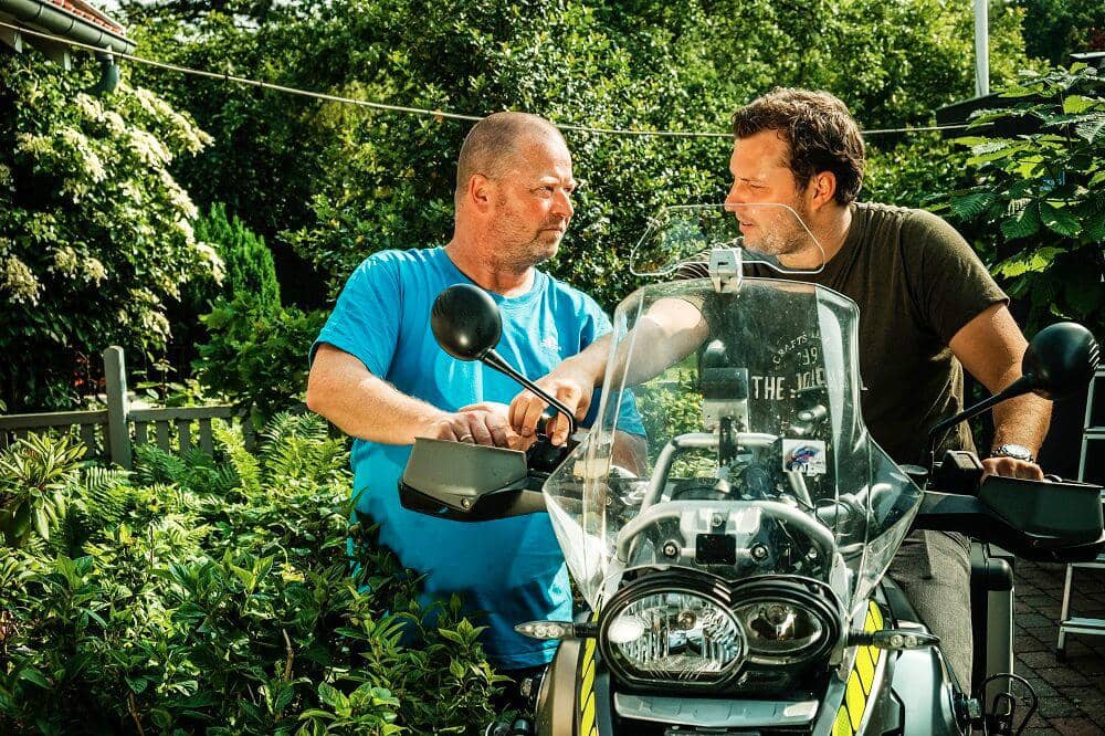 mænd og motorcykel